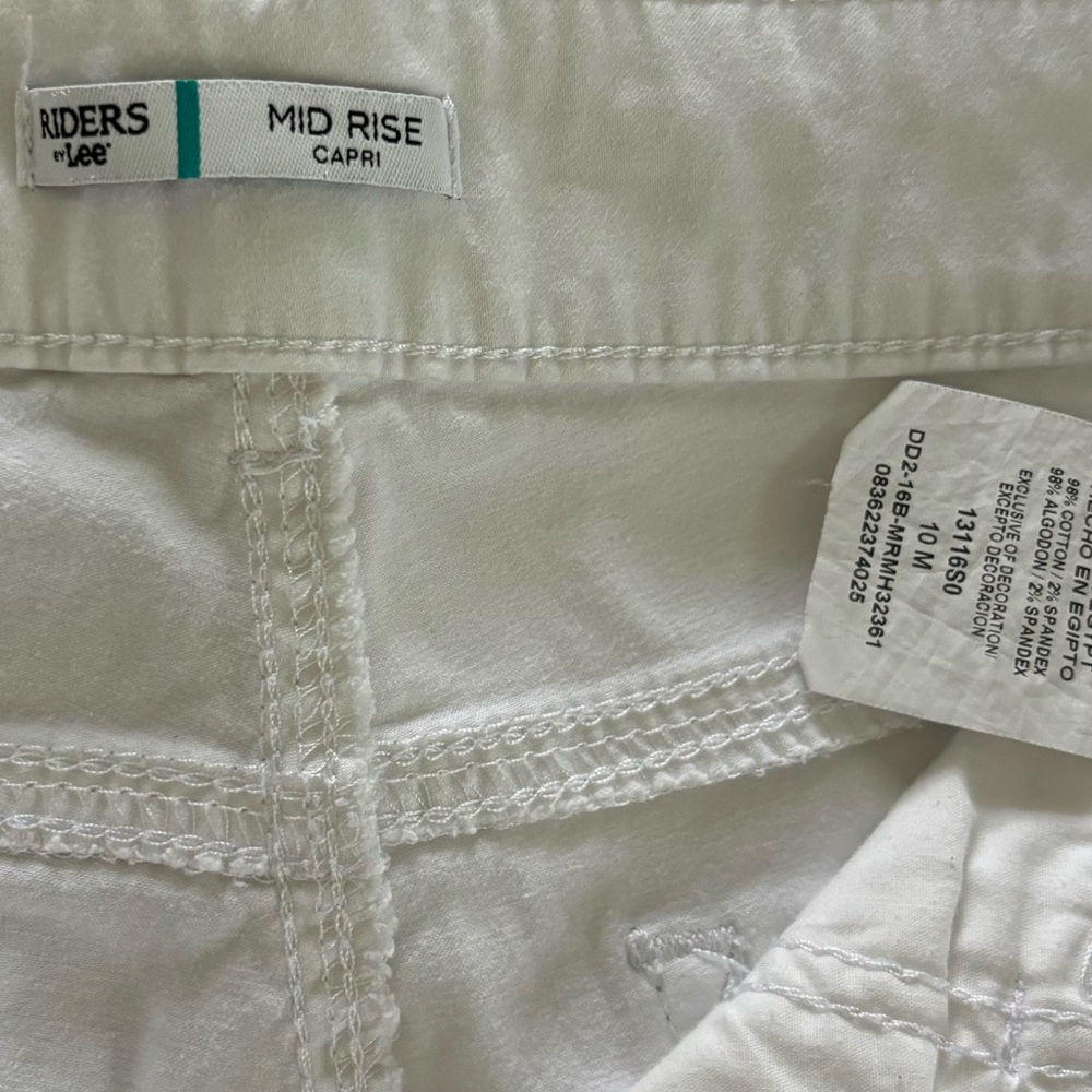Riders by Lee- Mid-Rise Capri-White-Ladies Size -10M With pockets.Like new. - Picture 5 of 5